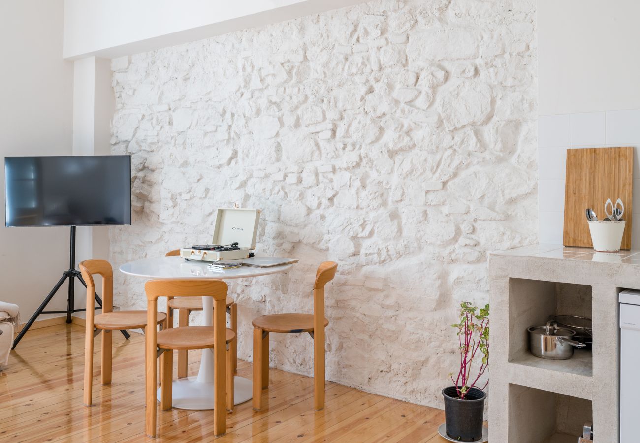 Apartment in Athens - Cream – Bright & Full of Character in Metaxourgeio