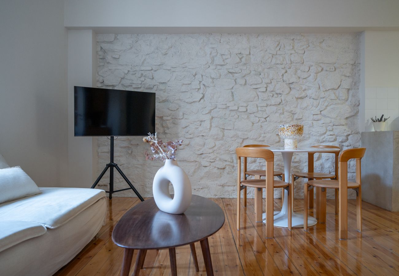 Apartment in Athens - Cream – Bright & Full of Character in Metaxourgeio