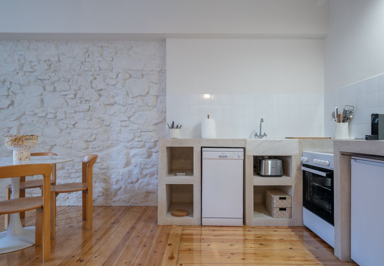 Apartment in Athens - Cream – Bright & Full of Character in Metaxourgeio