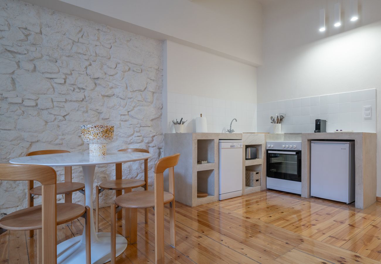 Apartment in Athens - Cream – Bright & Full of Character in Metaxourgeio